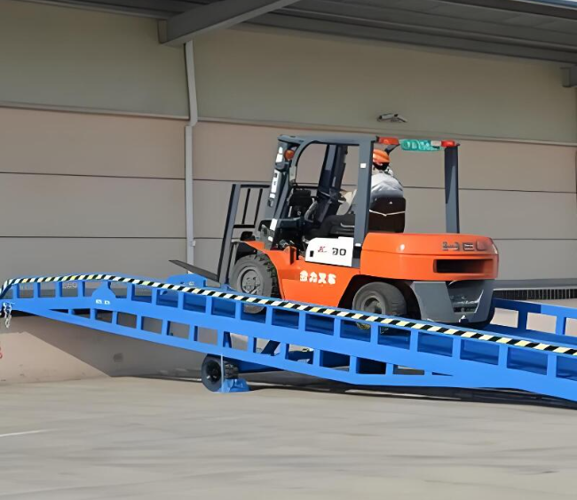 工业园区移动式卸货平台（叉车用）